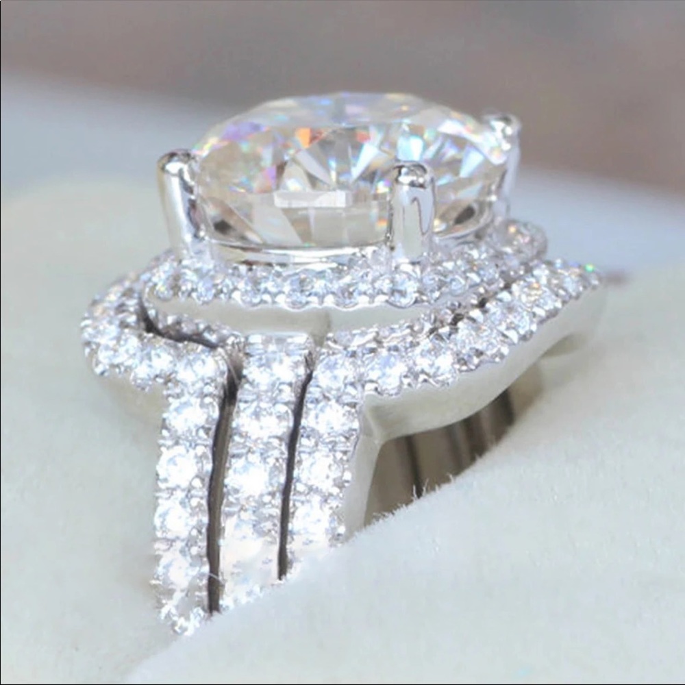 New Luxury 925 Silver Diamond Engagement Ring - Picture 3 of 5